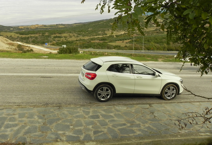Όπου και να κοιτάξεις διακρίνεις τον λόφο Καστά...