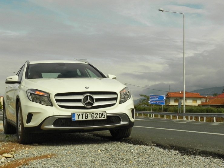 Έξω από το χωριό Μεσολακκια από όπου πηγαίνεις στο λόφο Καστά