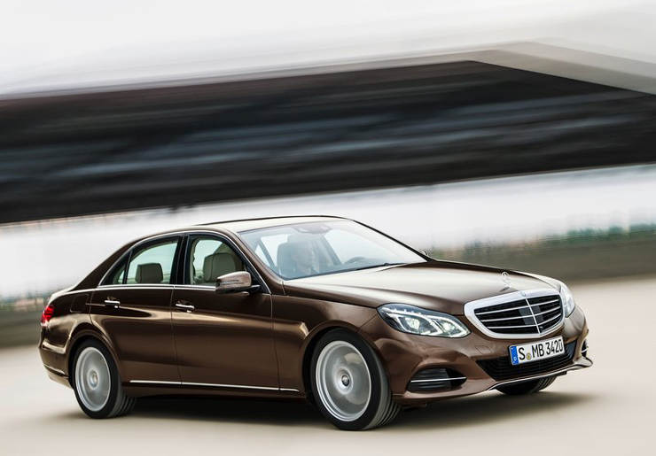 Η Mercedes E Class βρέθηκε στην κορυφή με δεύτερη την BMW Series 5. Την πρώτη αγόρασαν 119 πελάτες και την δεύτερη 83α. Αρκετά πιο κάτω η Skoda SuperB με 27 ταξινομήσεις. 