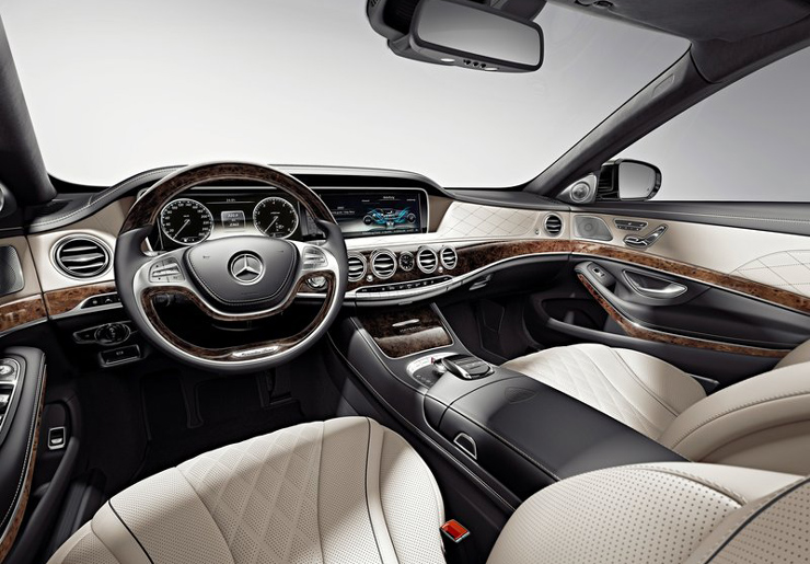 Κοιτάζοντας την καμπίνα καταλαβαίνει κανείς πως το συγκεκριμένο μοντέλο εφοδιάζεται με την τελευταία λέξη της... πολυτέλειας