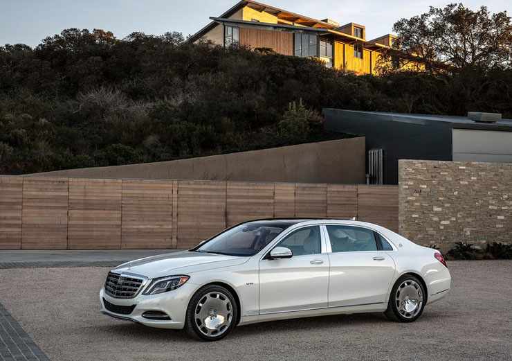 Από το μέγεθός της καταλαβαίνει κανείς και την πολυτέλεια που κουβαλά...