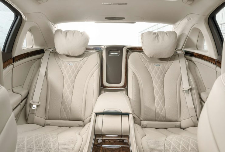 Σίγουρα τα πίσω καθίσματα θα είναι πολύ άνετα...