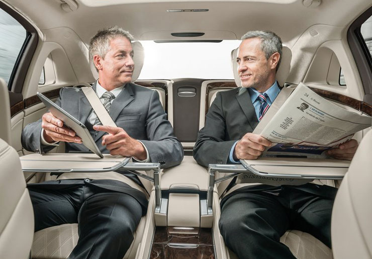 Σε αυτά τα δύο καθίσματα κλείνονται πολύ καλές δουλειές...