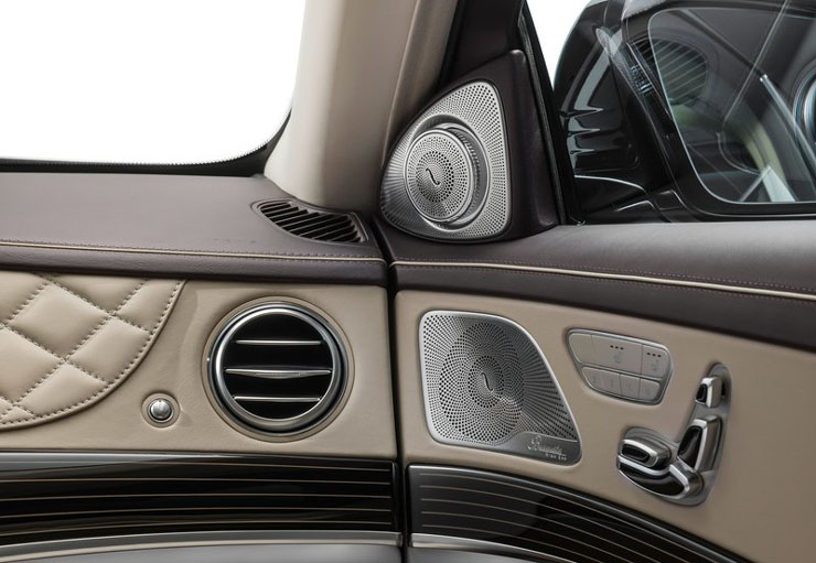 Τέλεια σύνθεση υλικών και αξεσουάρ...