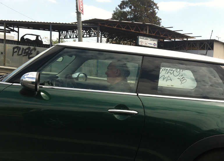 Ο Αλέξανδρος Μανιατόπουλος χαμογέλασε όταν είδε την κάμερα!!!