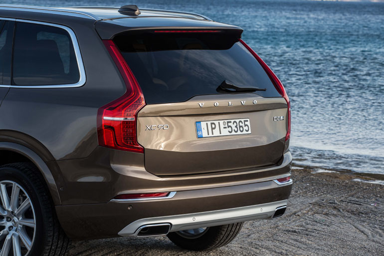 Νέες σχεδιαστικές γραμμές και στο πίσω μέρος...