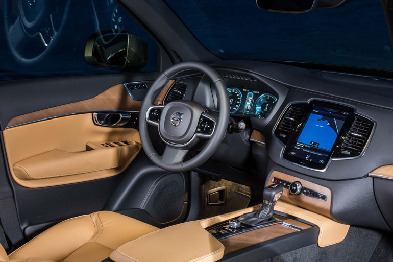 Στο εσωτερικό του XC90 κάνει... μπαμ στην κεντρική κονσόλα η ύπαρξη του tablet!!!