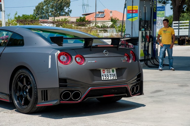 Το βλέμμα του βενζινοπώλη είναι όλα τα λεφτά!!!