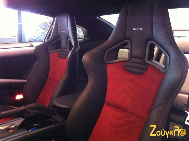 Καθίσματα που προσφέρουν πλευρική στήριξη...