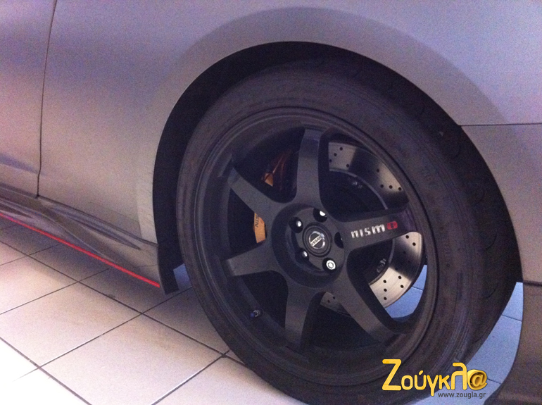 To λογότυπο Nismo και στις ζάντες...