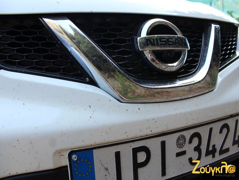 Η... κουνουποκτονία είναι κλασικό φαινόμενο όταν ταξιδεύουμε. Ο καθαρισμός του προφυλακτήρα γίνεται δύσκολα με ένα απλό πλύσιμο. Γι' αυτό το λόγο και για να μην ταλαιπωρηθούμε χρησιμοποιούμε ειδικό υγρό (σε σπρέι) για κουνούπια.