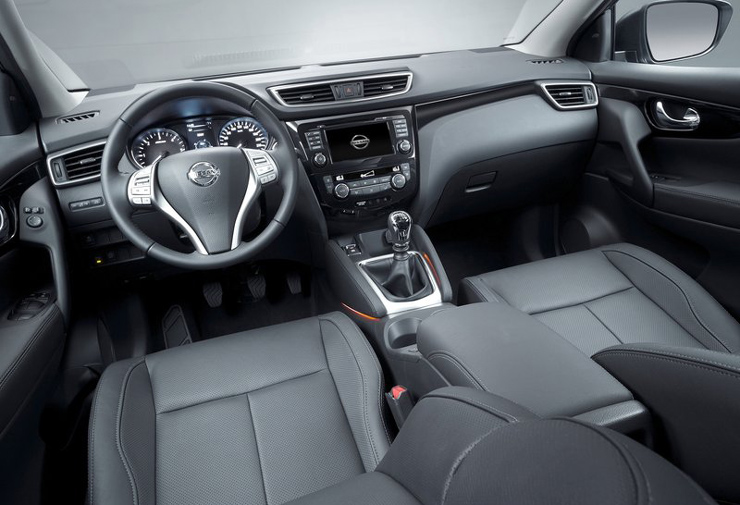 Ποιοτικό, λιτό και εργονομικά πολύ καλό το εσωτερικό του Qashqai...