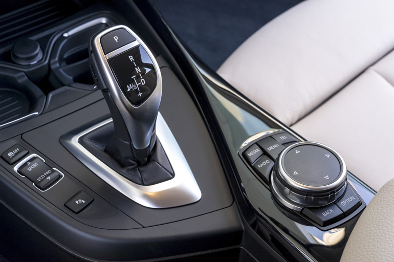 Το συγκεκριμένο αυτόματο κιβώτιο είναι μοναδικό και το έχουμε τονίσει πολλές φορές. Ωστόσο μας άρεσε και η έκδοση με το μηχανικό κιβώτιο...