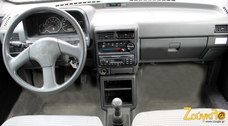 Το εσωτερικό του Pony. Απλό με έμφαση στην πρακτικότητα...