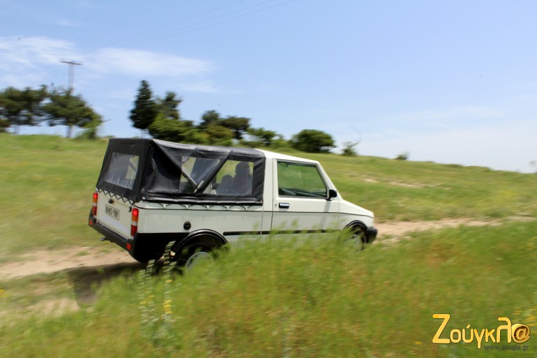 To Pony μπορεί να κινηθεί άνετα και εκτός δρόμου...