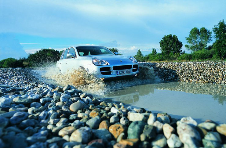 H πρώτη γενιά Cayenne... Σήμερα μπορεί κανείς να την αγοράσει και με 8.000-9.000 ευρώ...