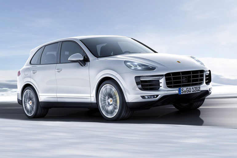 H Porsche Cayenne είναι το... αγαπημένο αυτοκίνητο του Γιάνη Βαρουφάκη. Πρέπει να έχει κανείς πολύ... φαντασία για να πιστεύει ότι στην πιο προσιτή του έκδοση ο αγοραστής θα μπορεί να το αποκτήσει σχεδόν 10.000 ευρώ φθηνότερα...