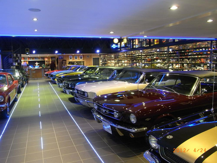 Απίστευτος χώρος φιλοξενείας για αυτοκίνητα και... μινιατούρες