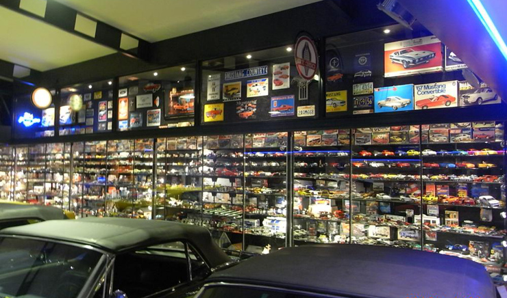 Χιλιάδες μινιατούρες Mustang