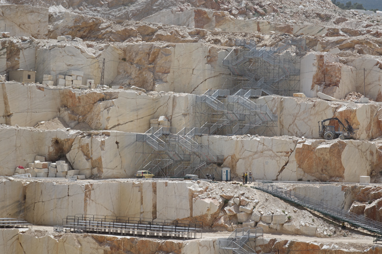 Οι εργασίες συνεχίζονται πυρετωδώς...