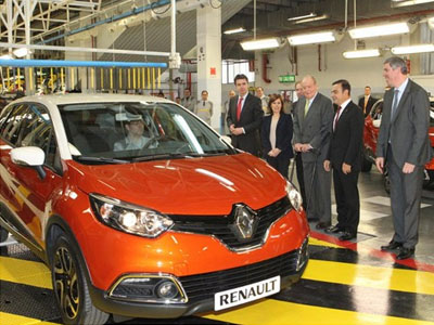 Προσλαμβάνει 700 υπαλλήλους η Renault Προσλαμβάνει 700 υπαλλήλους η Renault