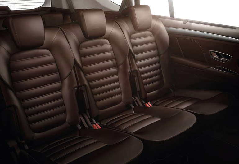 Αυτή είναι η δεύτερη σειρά καθισμάτων (υπάρχει και τρίτη)