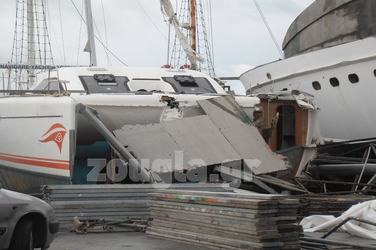 Ο ανεμοστρόβιλος δεν άφησε τίποτα όρθιο στο περασμά του...