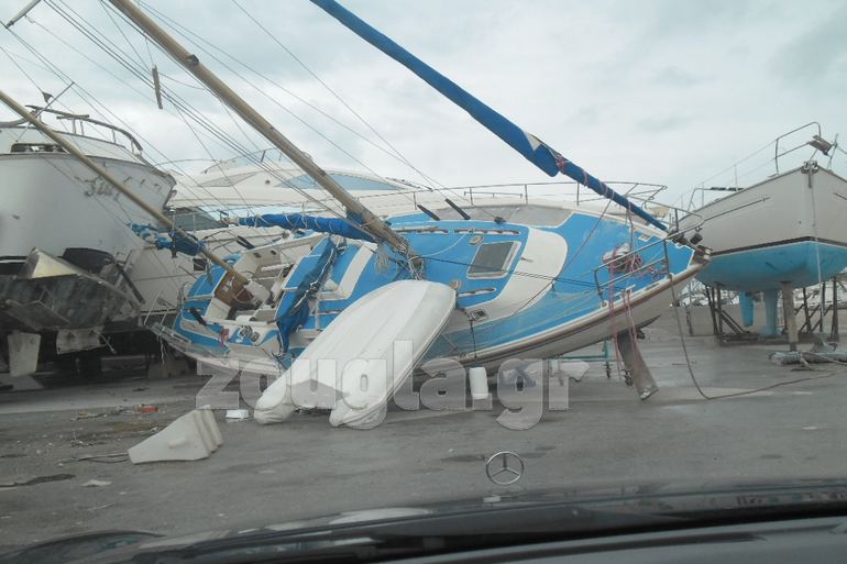 Αυτό το φουσκωτό βρέθηκε ξαφνικά πάνω σε ένα ιστιοπλοικό...