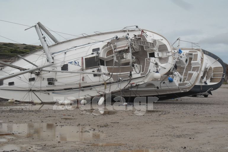 Διαλυμένα και βουτηγμένα στη λάσπη...