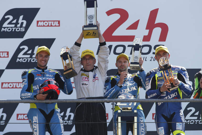 Χαμόγελα από τους νικητές...