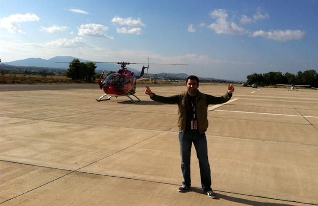 Λίγο πριν πετάξουμε με ένα από τα δύο πιστοποιημένα ακροβατικά ελικόπτερα του κόσμου!!!