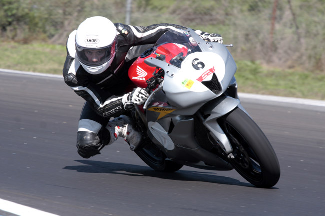 Δοκιμές έκανε στην πίστα και ο Νίκος Καρακώστας...