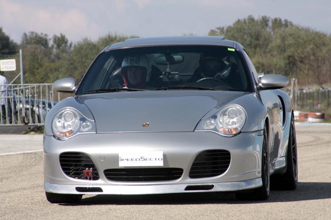 Porsche 911 με άγριες διαθέσεις....