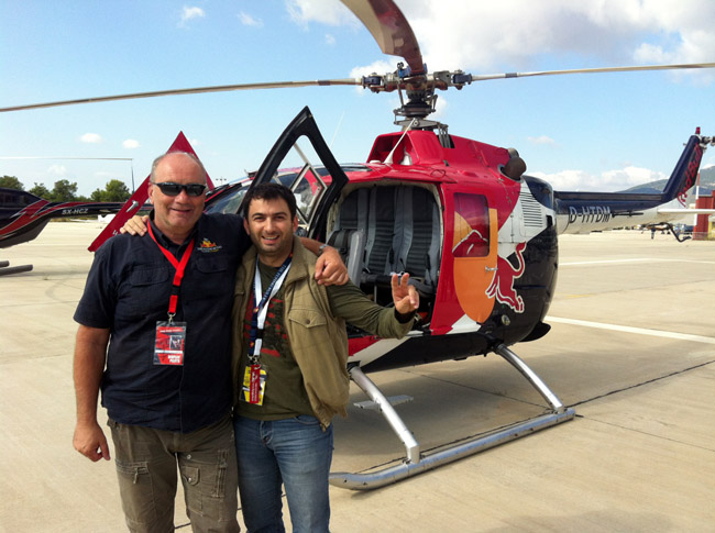 Αναμνηστική φωτογραφία με τον 'Blacky', έναν από τους κορυφαίους πιλότους ακροβατικών στον κόσμο...