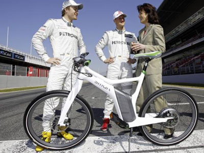 Δοκιμές με… ηλεκτρικό ποδήλατο έκαναν Schumacher – Rosberg