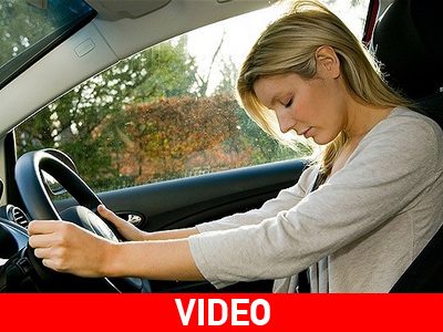 Πώς φρενάρει το αυτοκίνητο αν σε πάρει ο ύπνος στο τιμόνι!