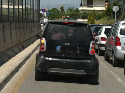 Τον έβαλαν στο πορτ μπαγκάζ! Τον έβαλαν στο πορτ μπαγκάζ!