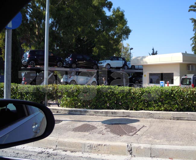 Τα πρώτα Smart είναι χρώματος μαύρο και λευκό...