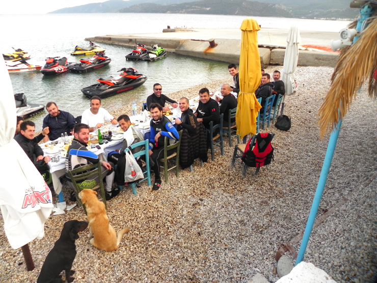 Μαζί με φίλους από εκδρομή με Jet Ski...