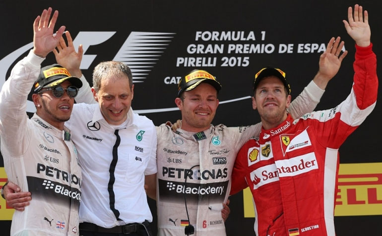 Το βάθρο με τους νικητές: Rosberg, Hamilton και Vettel...