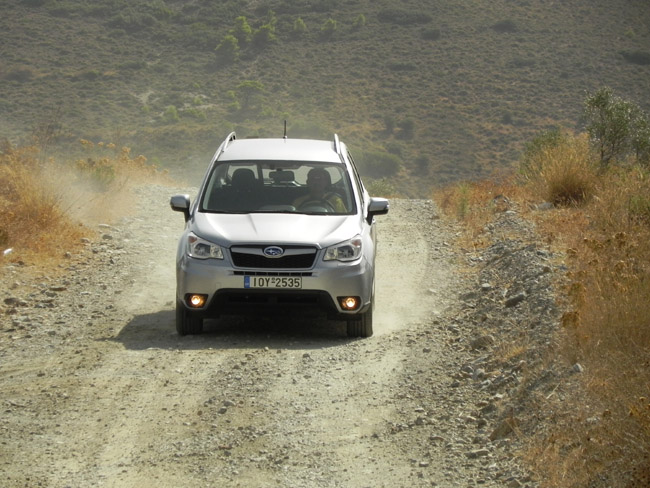 Η κίνηση στο χώμα είναι απροβλημάτιστη και η ανάρτηση παίζει το ρόλο της καθώς δεν κουράζει τους επιβάτες