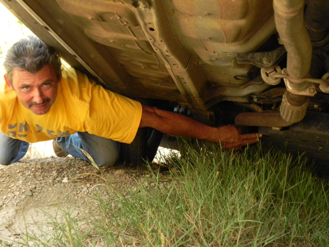 Η ποδιά προστατεύει σε πολύ μεγάλο βαθμό τα μηχανικά μέρη του αυτοκινήτου και ειδικά το σασμάν που βρίσκεται σε αυτό το σημείο