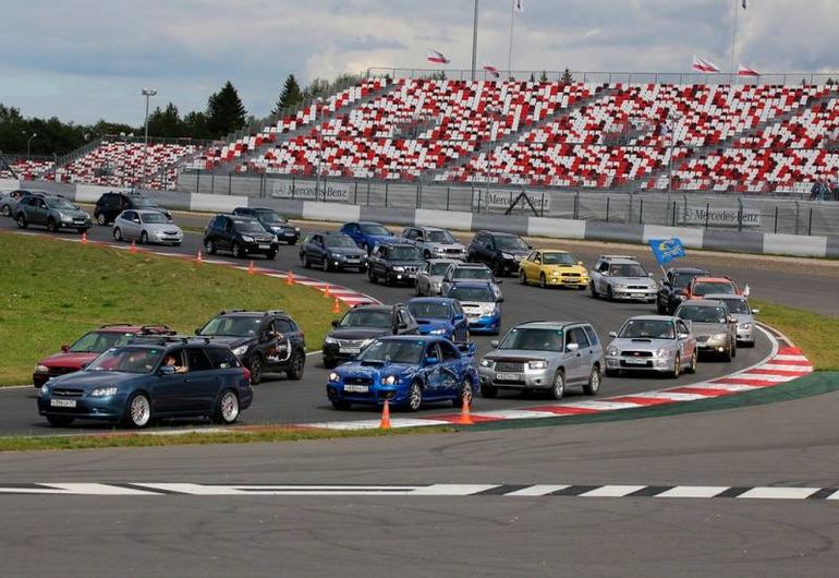 Στη Ρωσία πραγματοποιήθηκε η μεγαλύτερη συγκέντρωση αυτοκινήτων Subaru
