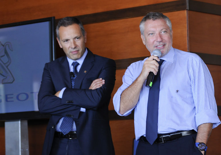 Ικανοποιημένος από την πορεία της μάρκας δήλωσε ο Πολυχρόνης Συγγελίδης (δεξιά). Στην φωτογραφία και ο επικεφαλής της Peugeot στη χώρα μας Πέτρος Πιπερίδης 