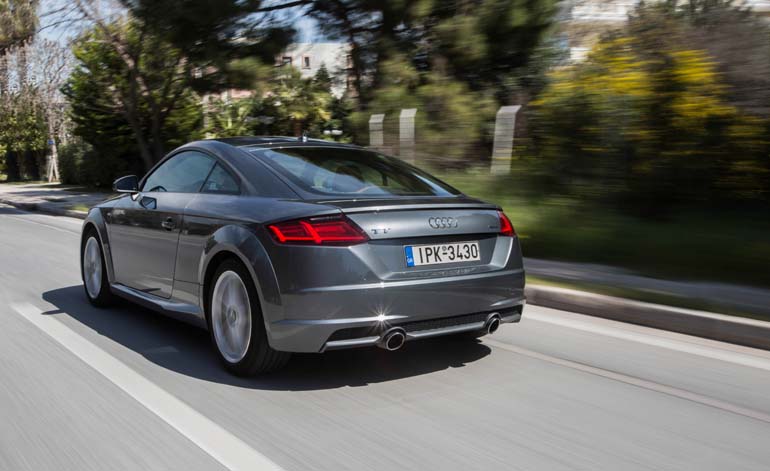 Από όπου και να κοιτάξεις το αυτοκίνητο καταλαβαίνεις τον σπορ χαρακτήρα του...