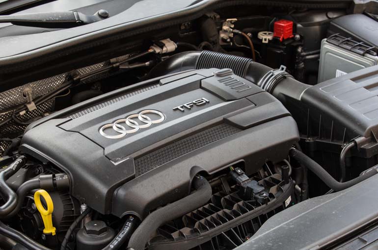 Η έκδοση βενζίνης αποδίδει 230 ίππους...