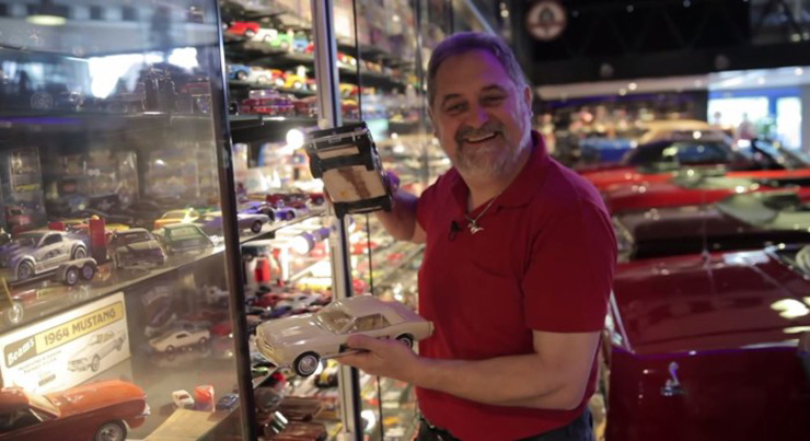 O Adelbert Engler έχει μεγάλη αγάπη για τις Mustang