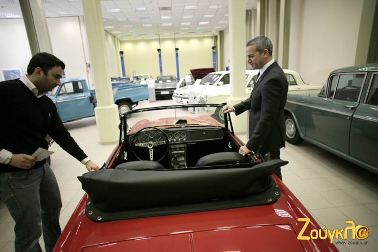 Ο Τάκης Θεοχαράκης μας εξήγησε την ιστορία της Νικ. Ι. Θεοχαράκης σε έναν χώρο που σπάνια ανοίγει τις πόρτες του...