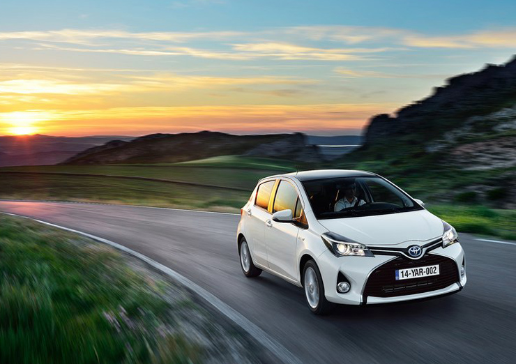 Στη... μάχη της πιο δημοφιλούς κατηγορίας, το Toyota Yaris κατάφερε να ανέβει στο ψηλότερο σκαλί (4.164) του βάθρου αφήνοντας δεύτερο με διαφορά 136 αυτοκινήτων το Opel Corsa. Με πωλήσεις 3.000 αυτοκινήτων ακριβώς (!) συμπλήρωσε την τριάδα το VW Polo. 