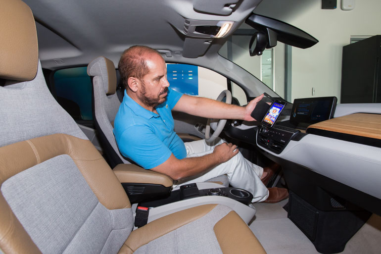 Ο Βαγγέλης Γκούμας παρουσιάζει μία εναλλακτική εκπομπή αυτοκινήτου...